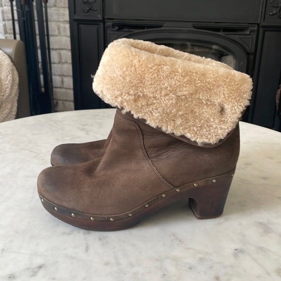 Ugg Lynnea Shearling Clog Boots - Picture 2 of 15